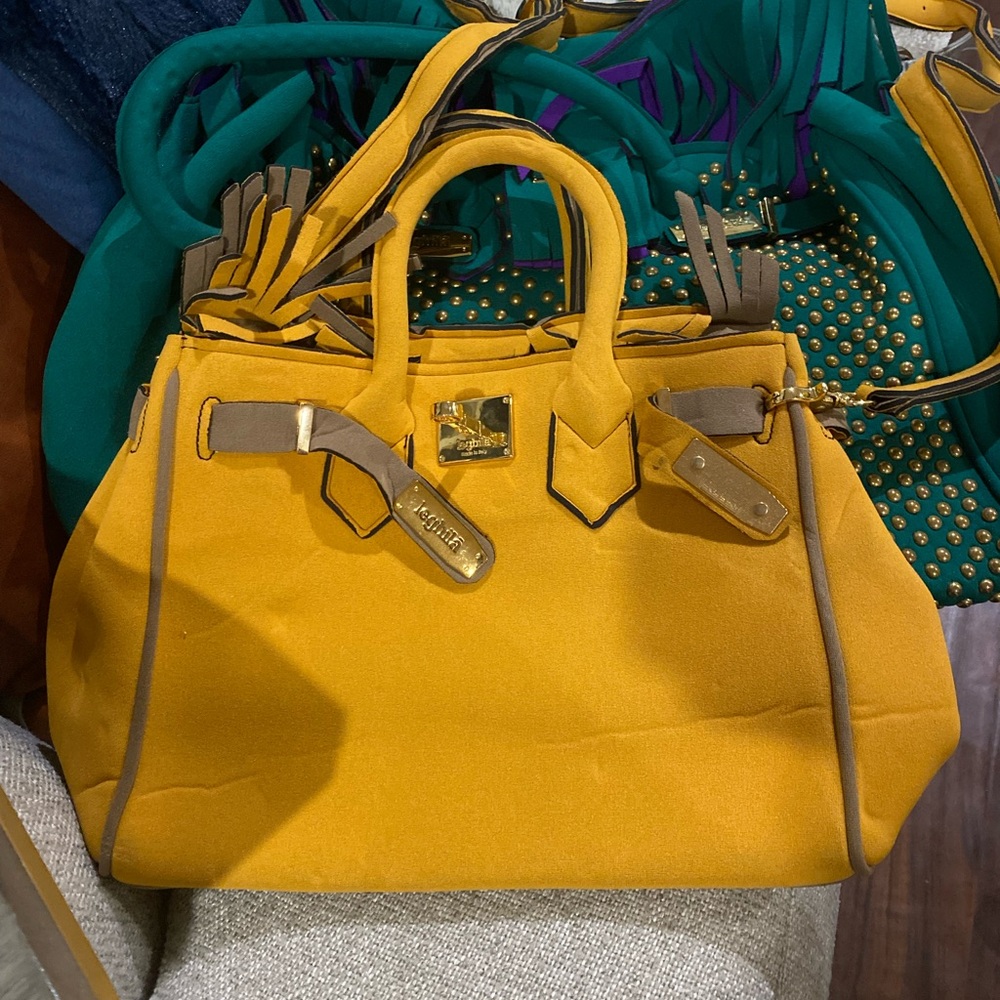 Leghila neoprene handbag